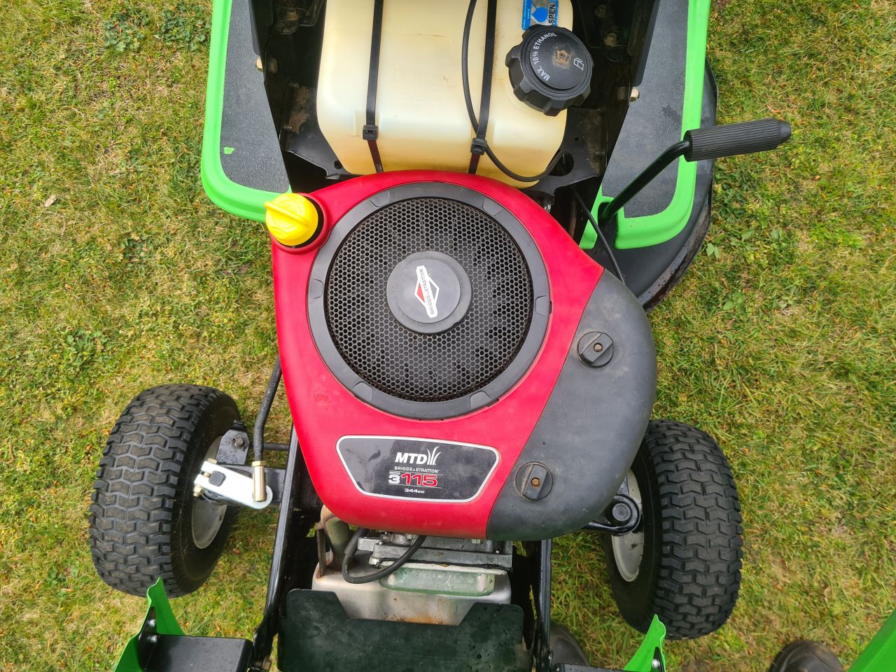 MTD zitmaaier met opvangbak.