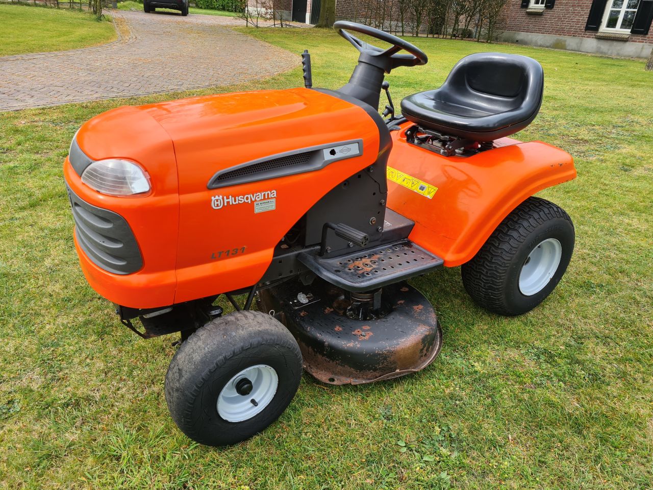 Husqvarna LT131 zitmaaier zijlosser.