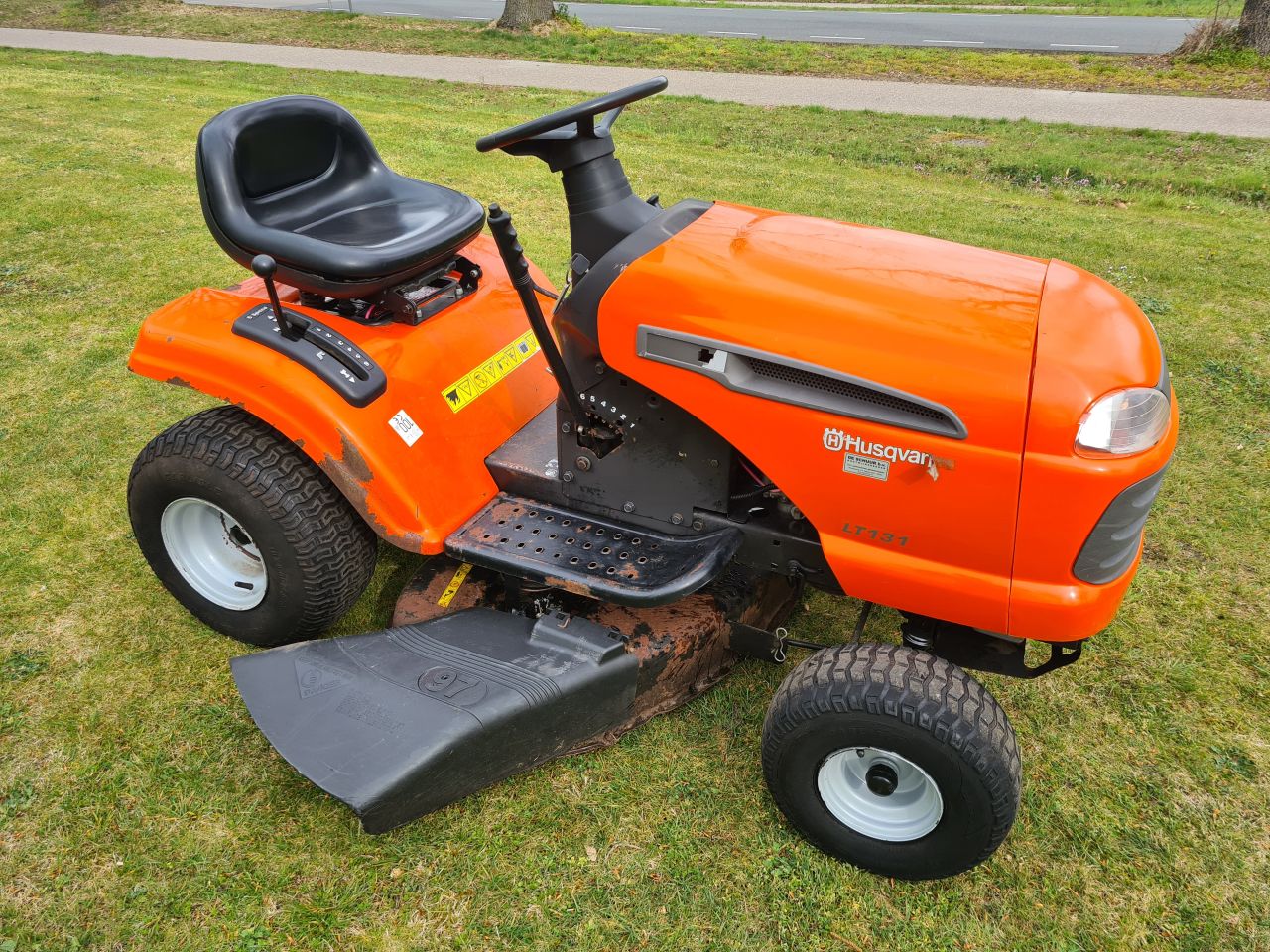 Husqvarna LT131 zitmaaier zijlosser.