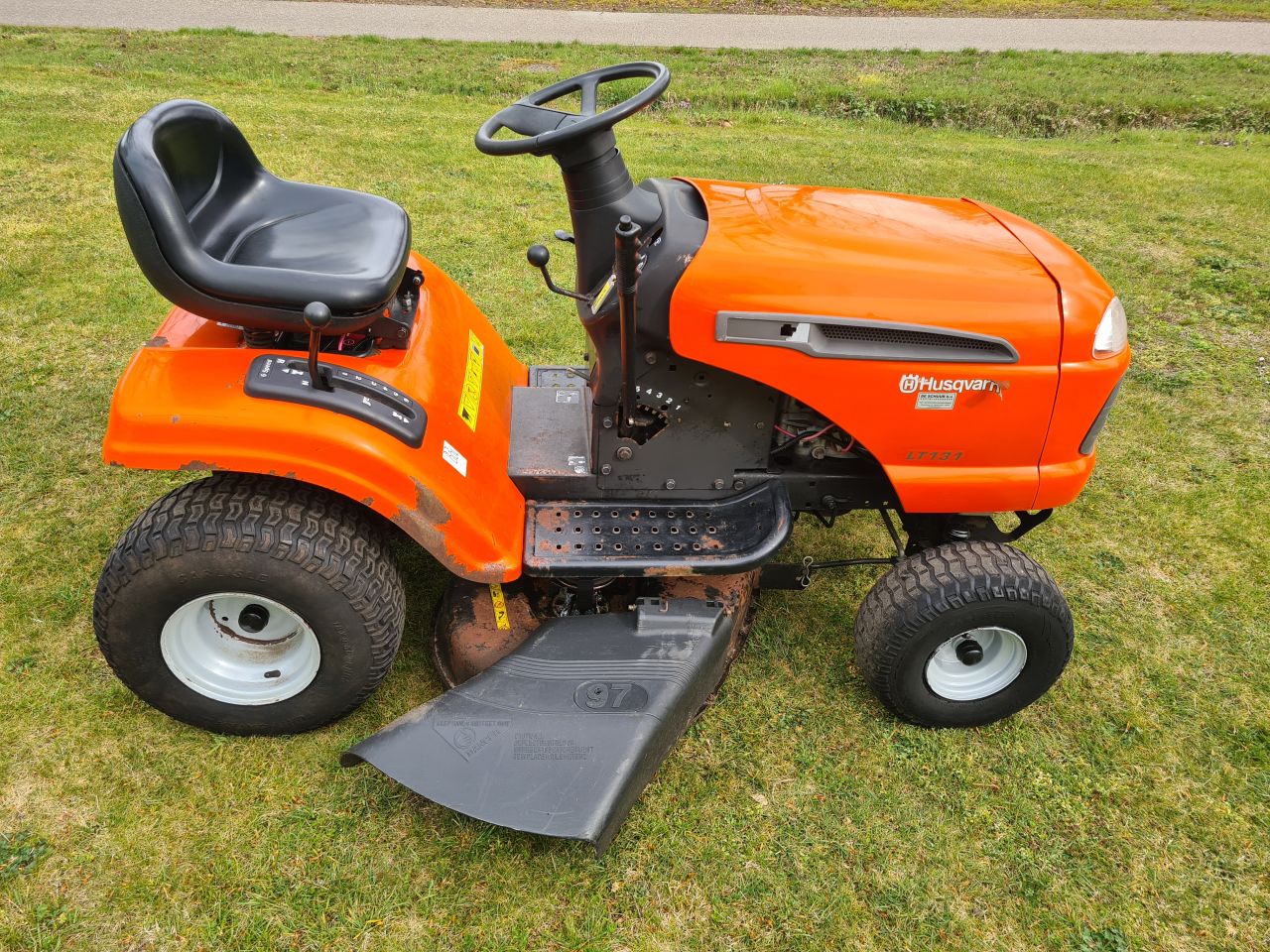 Husqvarna LT131 zitmaaier zijlosser.