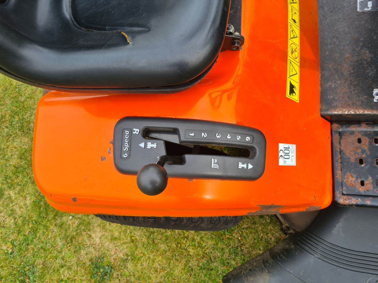 Husqvarna LT131 zitmaaier zijlosser.