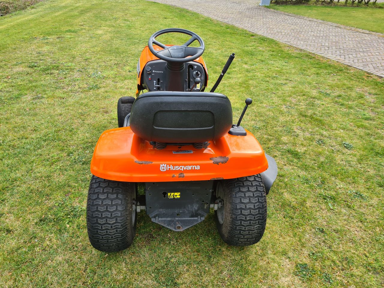 Husqvarna LT131 zitmaaier zijlosser.