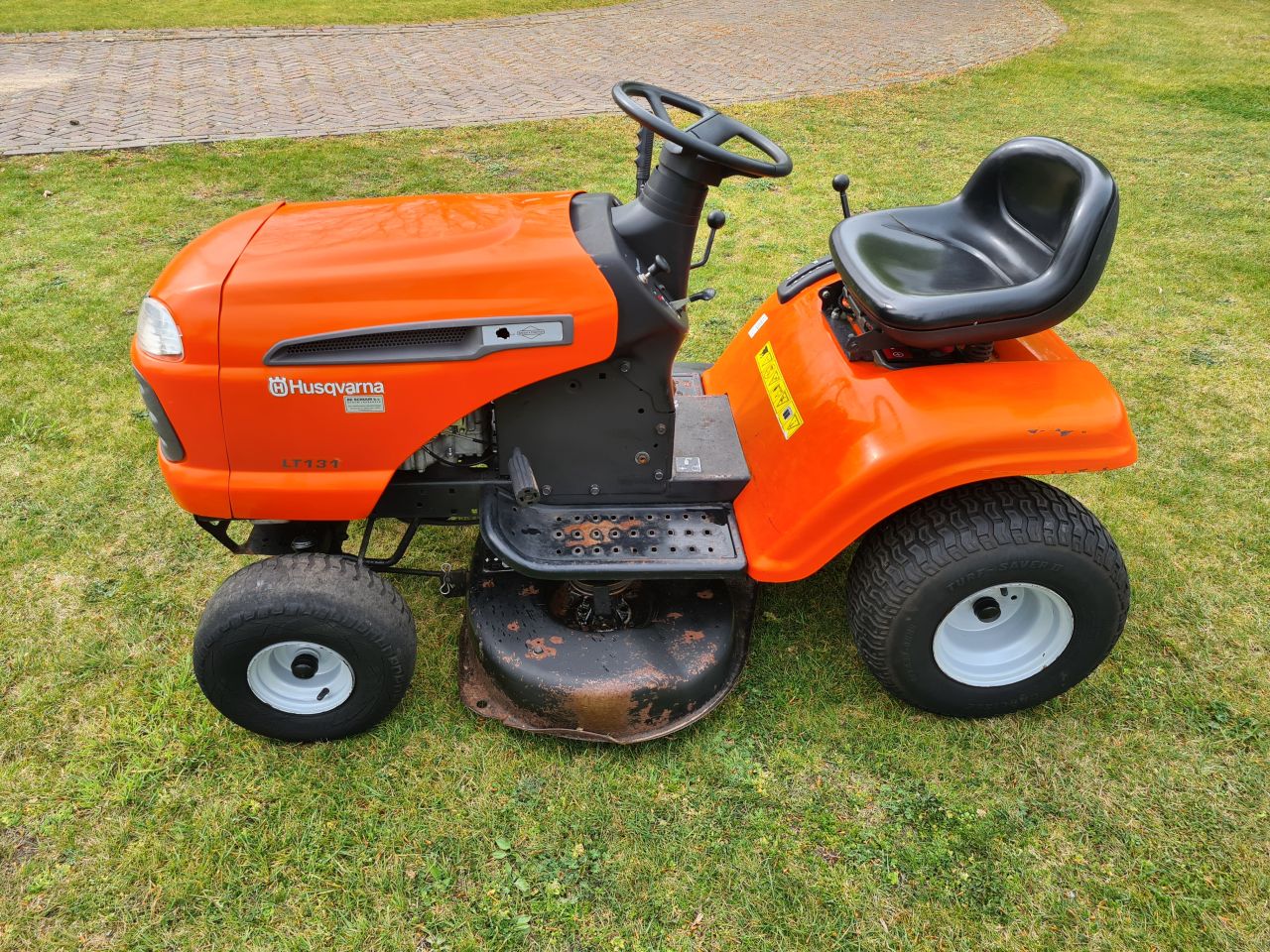 Husqvarna LT131 zitmaaier zijlosser.