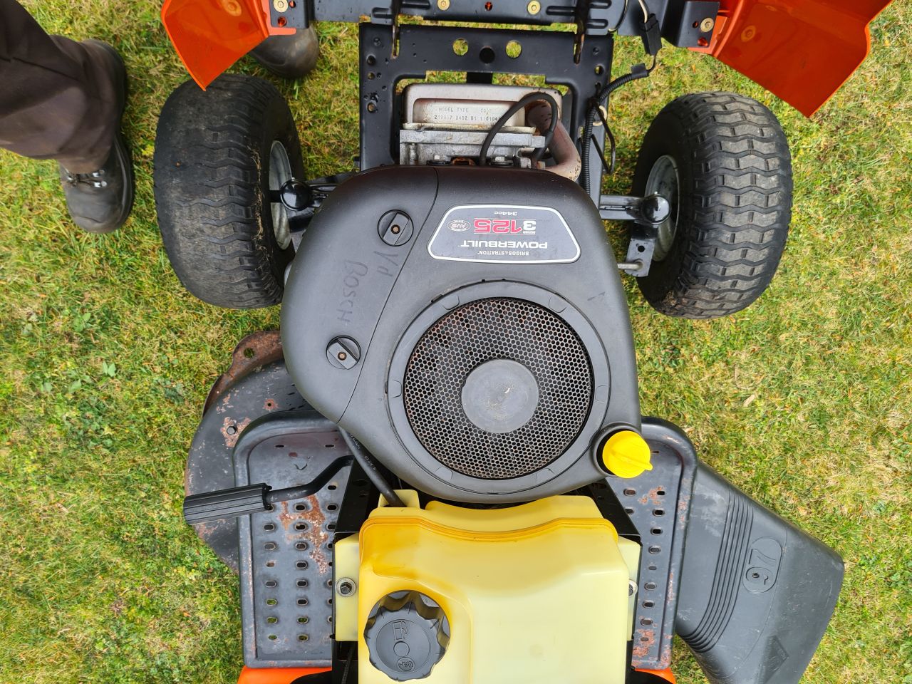 Husqvarna LT131 zitmaaier zijlosser.