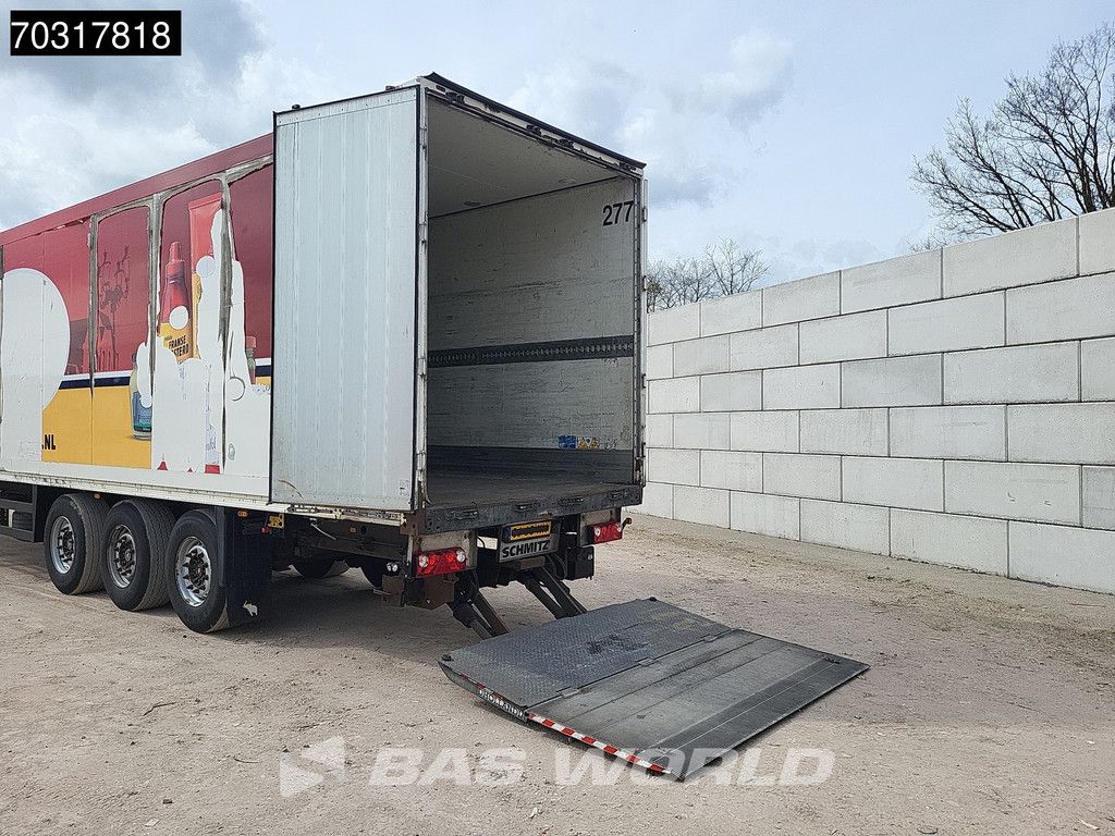 Schmitz SKO24 3 Achsen Tailgate APK 09-26 2x Lift Axle