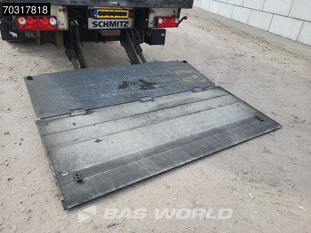 Schmitz SKO24 3 Achsen Tailgate APK 09-26 2x Lift Axle