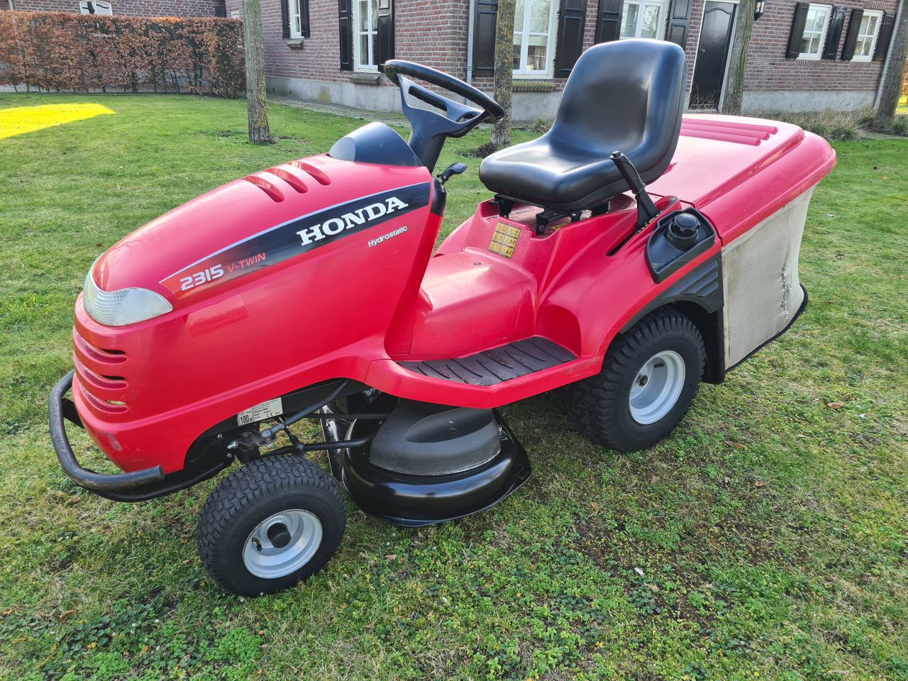 Honda HF 2315 zitmaaier met opvangbak.