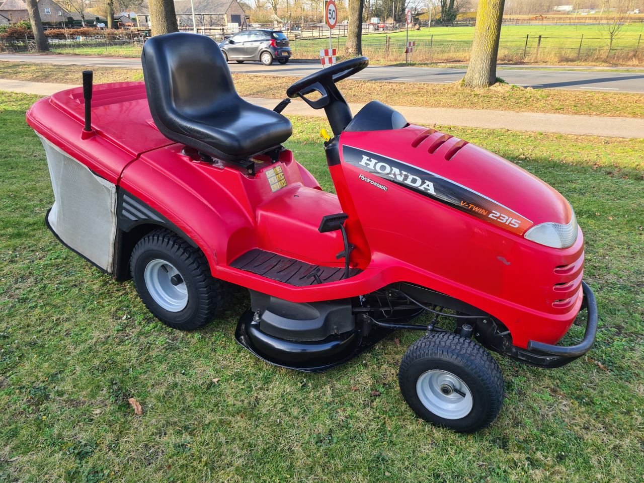 Honda HF 2315 zitmaaier met opvangbak.