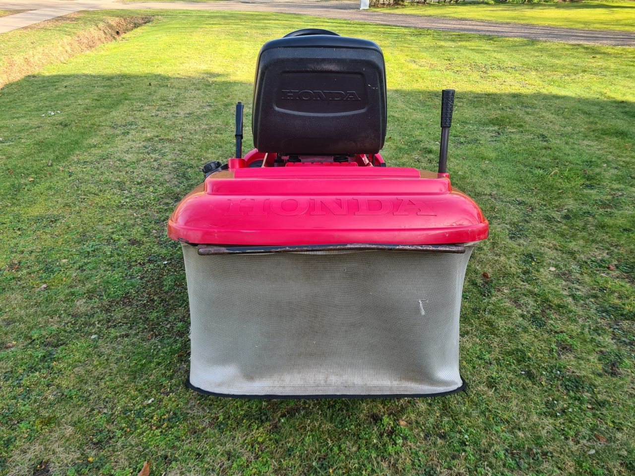 Honda HF 2315 zitmaaier met opvangbak.