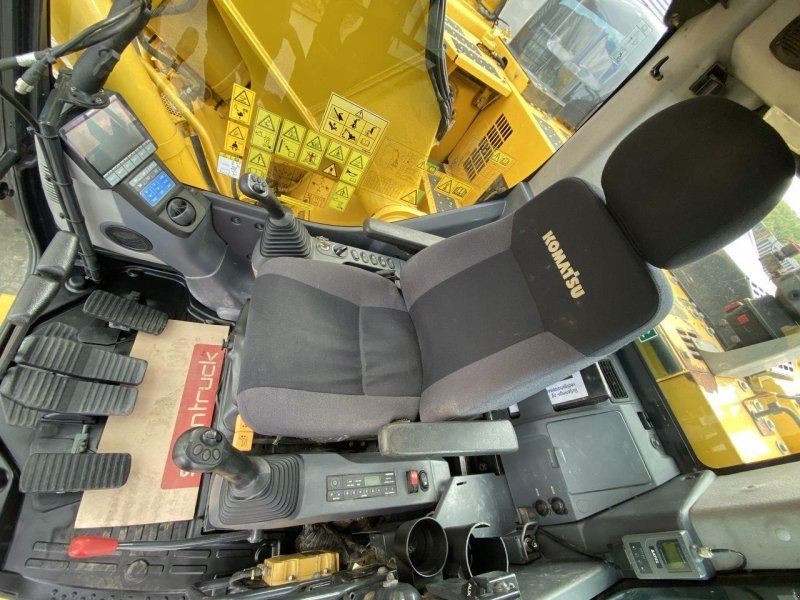 Komatsu PC228USLC-11