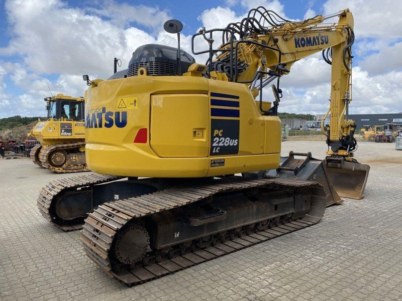Komatsu PC228USLC-11
