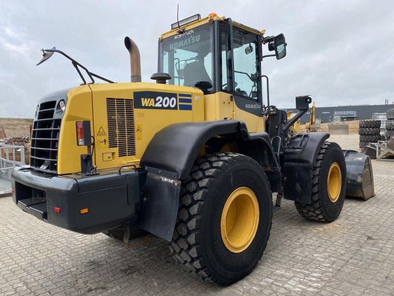 Komatsu WA200-7