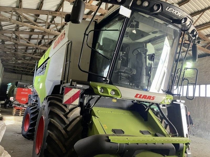 Claas MIETE MÄHDRESCHER LEXION 7400