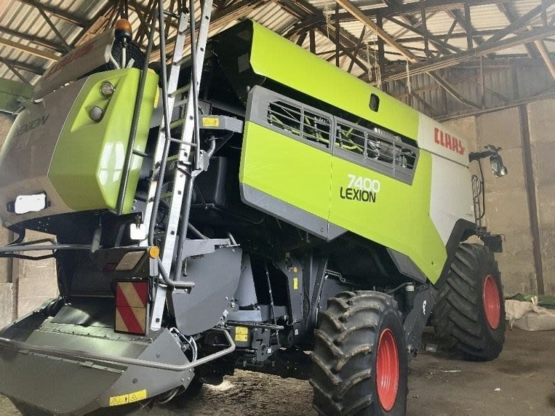 Claas MIETE MÄHDRESCHER LEXION 7400