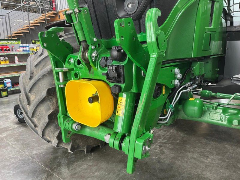 John Deere 6R 215