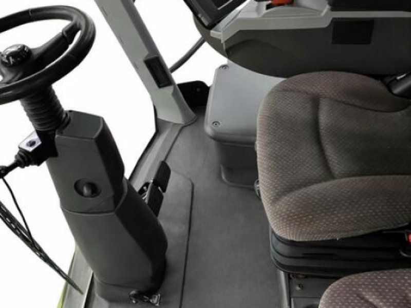 Claas Tucano 430 mit Varioschneidwerk