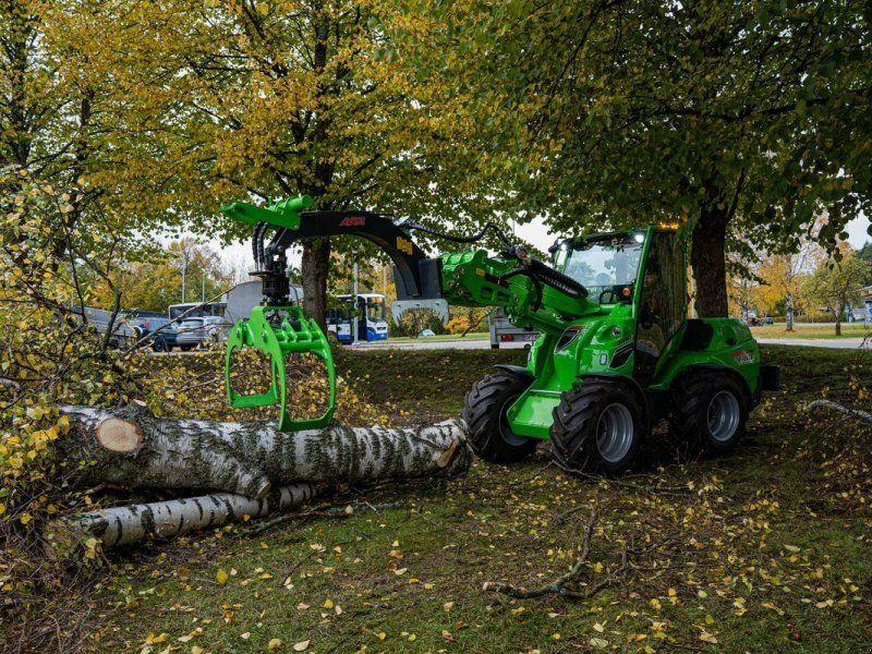 At Holzgreifer HD mit hydraulischem Rotator