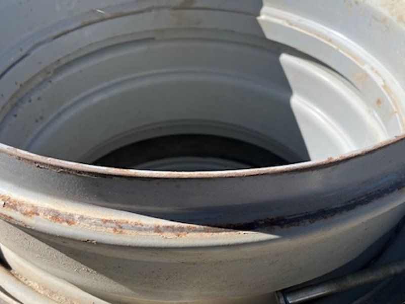 650/65R42 540/65R 30 & 650/65R42