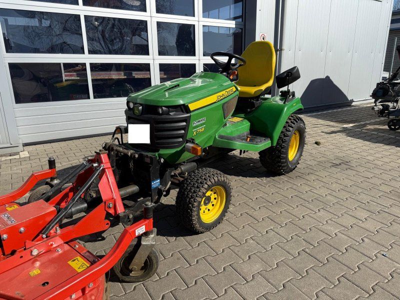 John Deere X 758