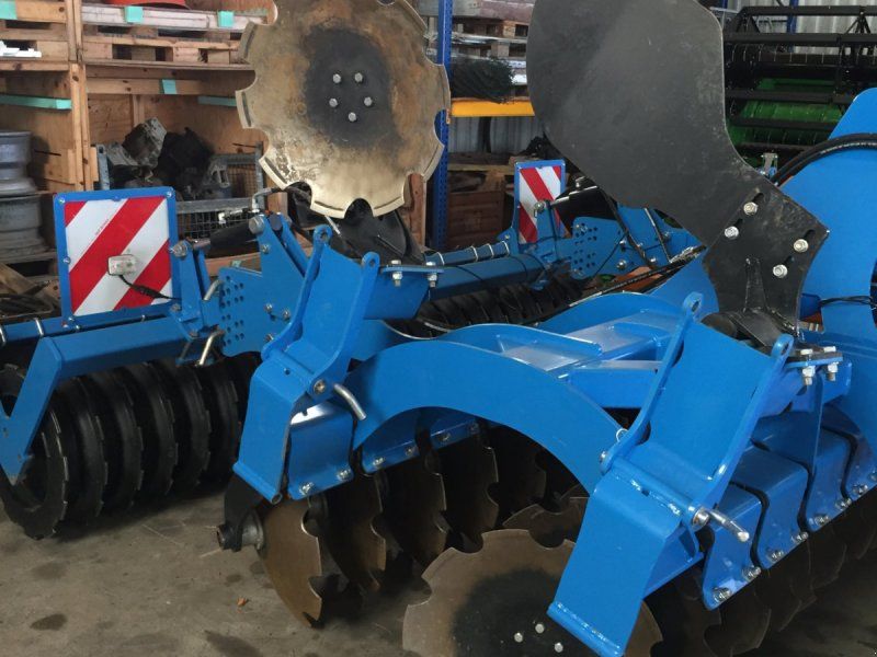 ZAGRODA DH 300 / 3 m, Kurz, auf Wunsch mit Crosskillwalze