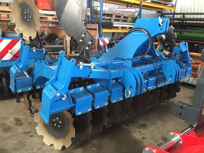 ZAGRODA DH 300 / 3 m, Kurz, auf Wunsch mit Crosskillwalze