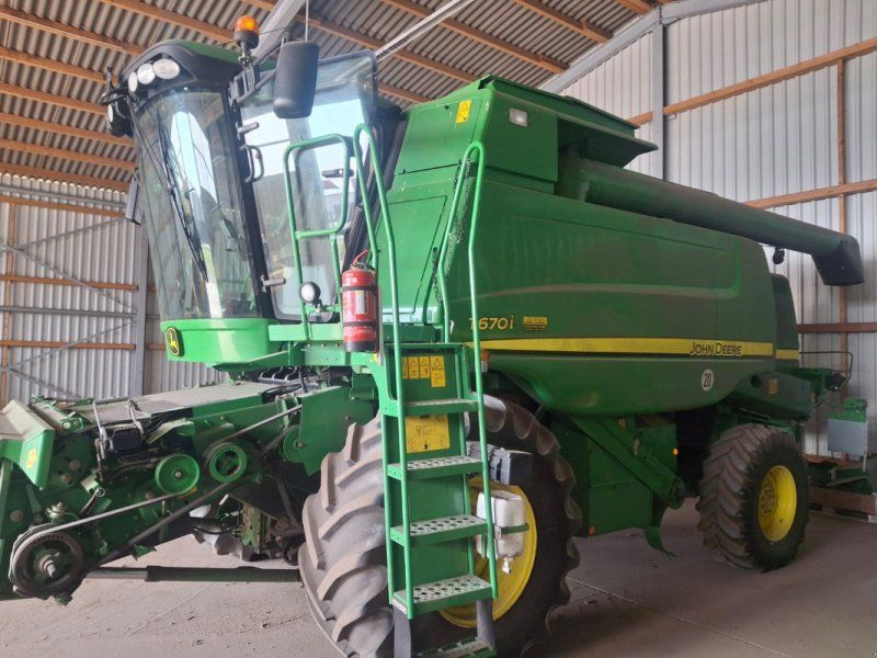 John Deere T670