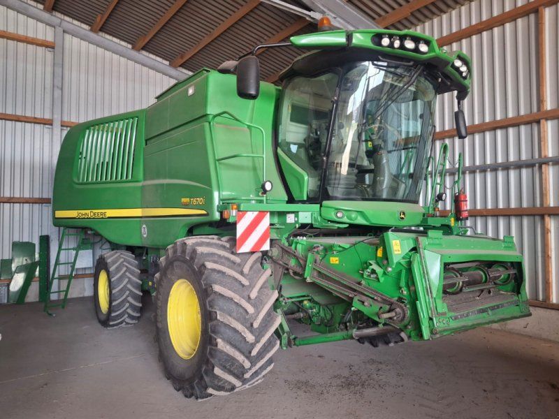 John Deere T670i