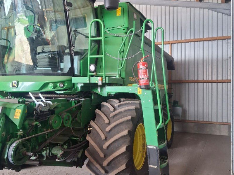 John Deere T670i