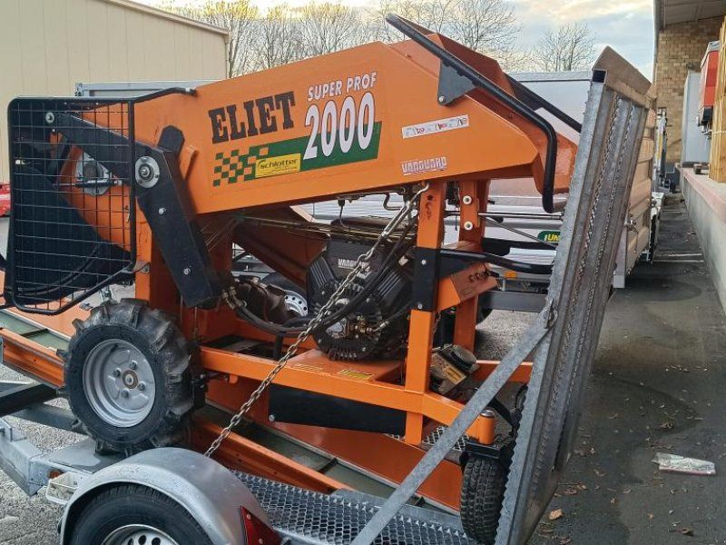 Eliet SuperProf 2000 auf Anhänger