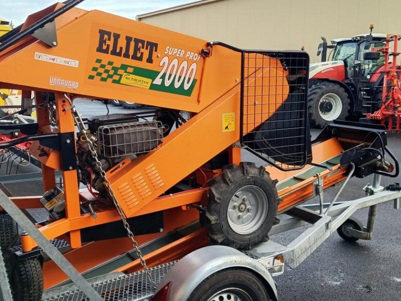 Eliet SuperProf 2000 auf Anhänger