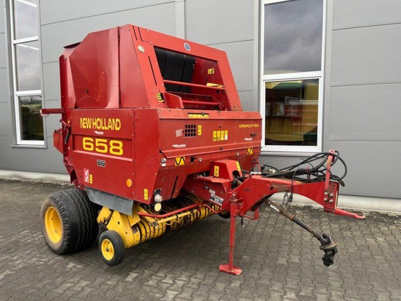 New Holland 658
