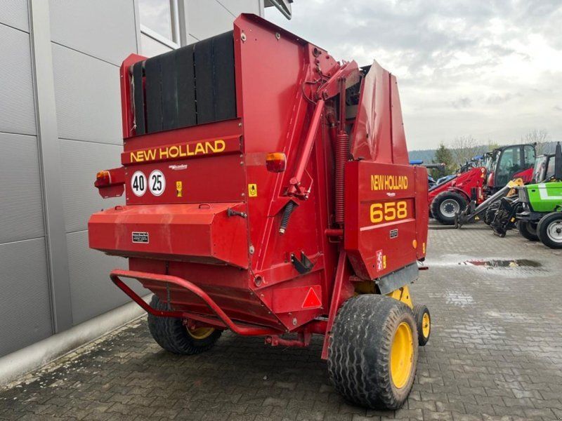 New Holland 658