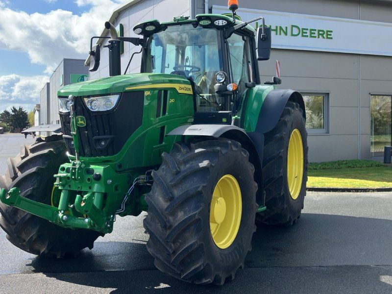 John Deere 6M240