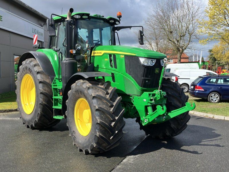John Deere 6M240