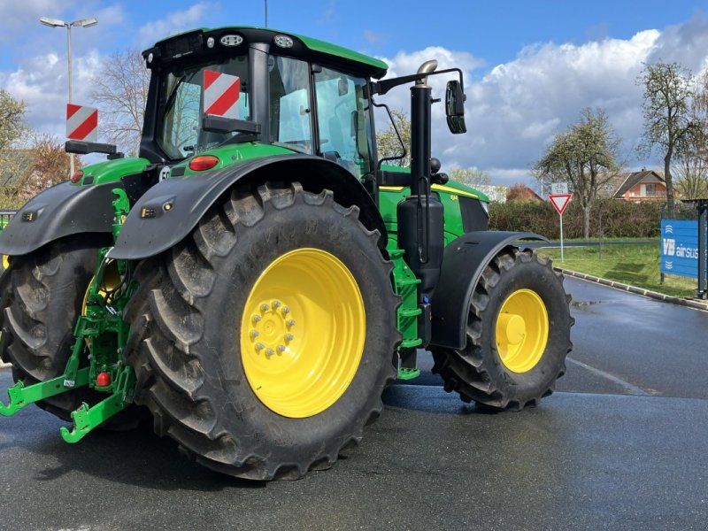 John Deere 6M240