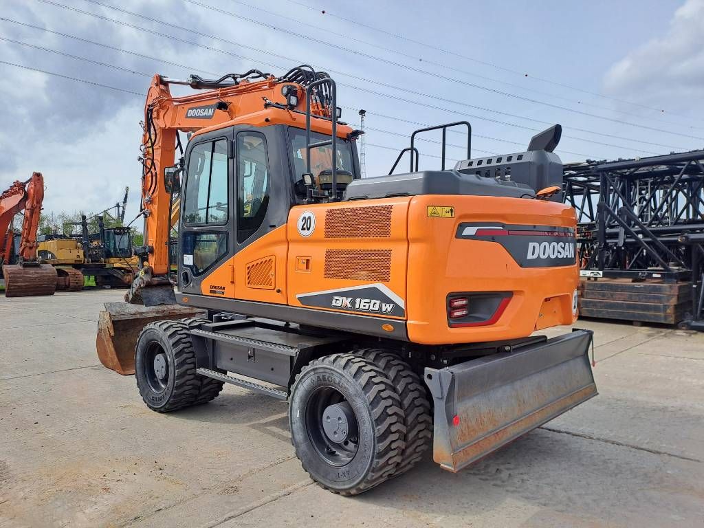 Doosan DX160W-7