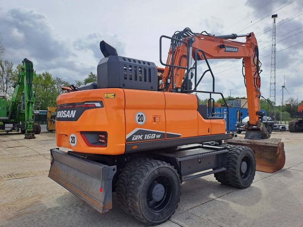 Doosan DX160W-7