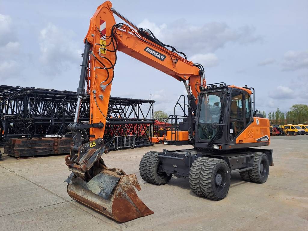 Doosan DX160W-7