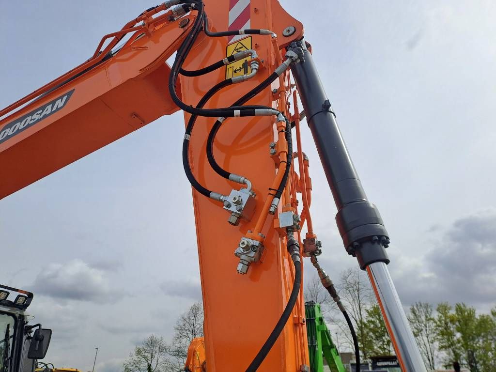 Doosan DX160W-7