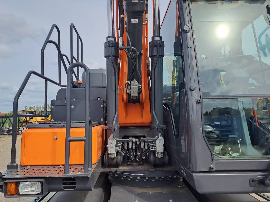 Doosan DX160W-7
