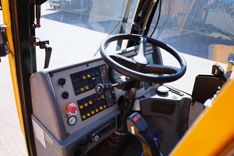 Demag AC30 City Diesel, 4x4x4 Drive, 30t Capacity, 25m M