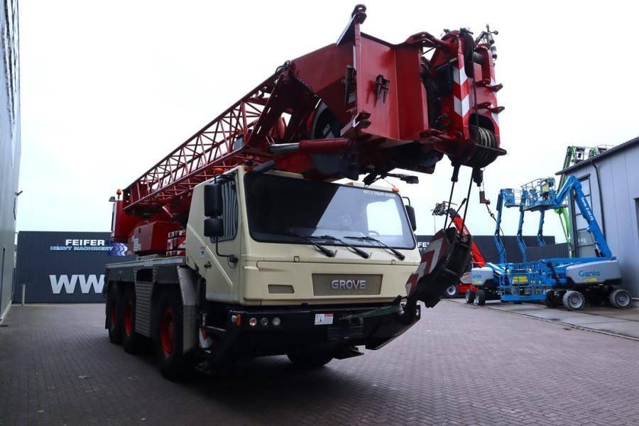 Grove GMK3060 Diesel, 6x6x6 Drive, 60t Capacity, 43m Mai
