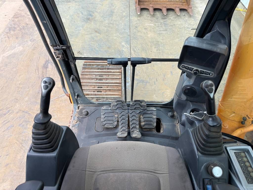 Hyundai R430LC - Hammer Lines / Quick Coupler