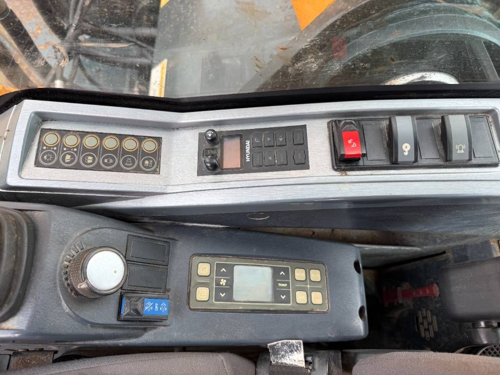 Hyundai R430LC - Hammer Lines / Quick Coupler