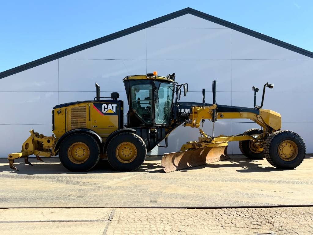 CAT 140M AWD - Joystick Control / 3 Tine Ripper