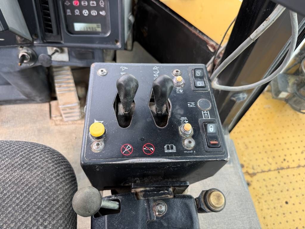 CAT 988G - Automatic Greasing / Airco / Camera