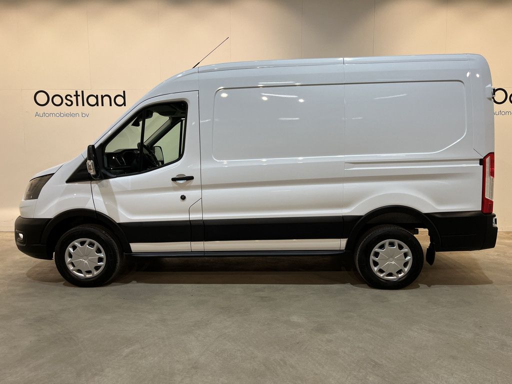 Ford E-Transit 390 (3500 kg) L2H2 Trend 68 kWh 184 PK / 100% Elektrisch !! / Airco / Cruise Control / CarPlay / Camera / Navigatie / 3-Zits / 3.750 KM !!