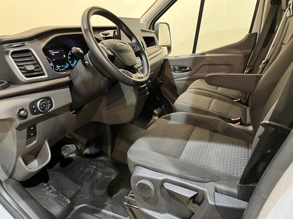 Ford E-Transit 390 (3500 kg) L2H2 Trend 68 kWh 184 PK / 100% Elektrisch !! / Airco / Cruise Control / CarPlay / Camera / Navigatie / 3-Zits / 3.750 KM !!