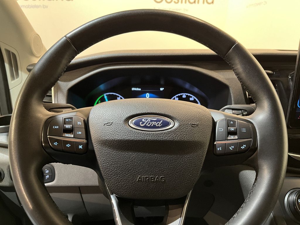 Ford E-Transit 390 (3500 kg) L2H2 Trend 68 kWh 184 PK / 100% Elektrisch !! / Airco / Cruise Control / CarPlay / Camera / Navigatie / 3-Zits / 3.750 KM !!