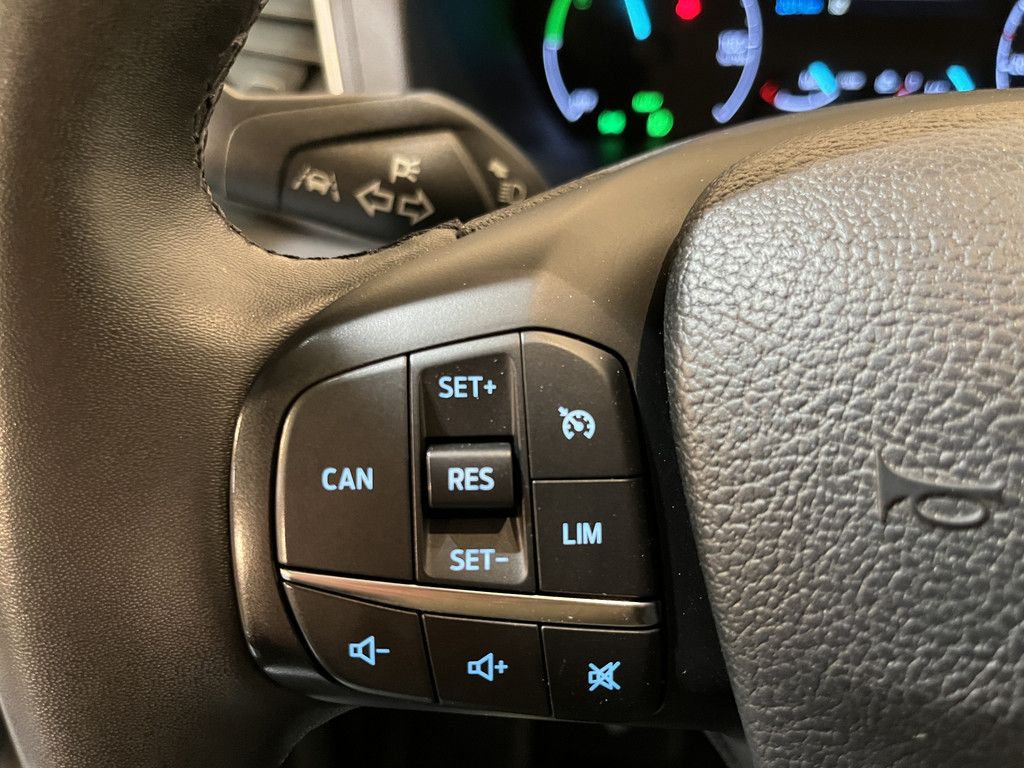 Ford E-Transit 390 (3500 kg) L2H2 Trend 68 kWh 184 PK / 100% Elektrisch !! / Airco / Cruise Control / CarPlay / Camera / Navigatie / 3-Zits / 3.750 KM !!